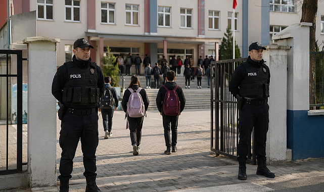 sakarya-da-okullarda-ust-duzey-guvenlik-her-kapida-polis-nobette-5531-115455