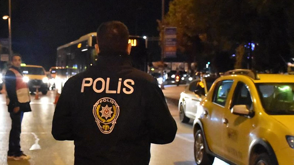 istanbulda-polis-uygulamasi-1062-supheli-gozaltina-alindi-xam0-055140