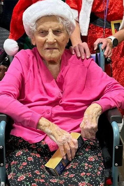 oldest-woman-ethel-caterham-on-christmas-2024-120611