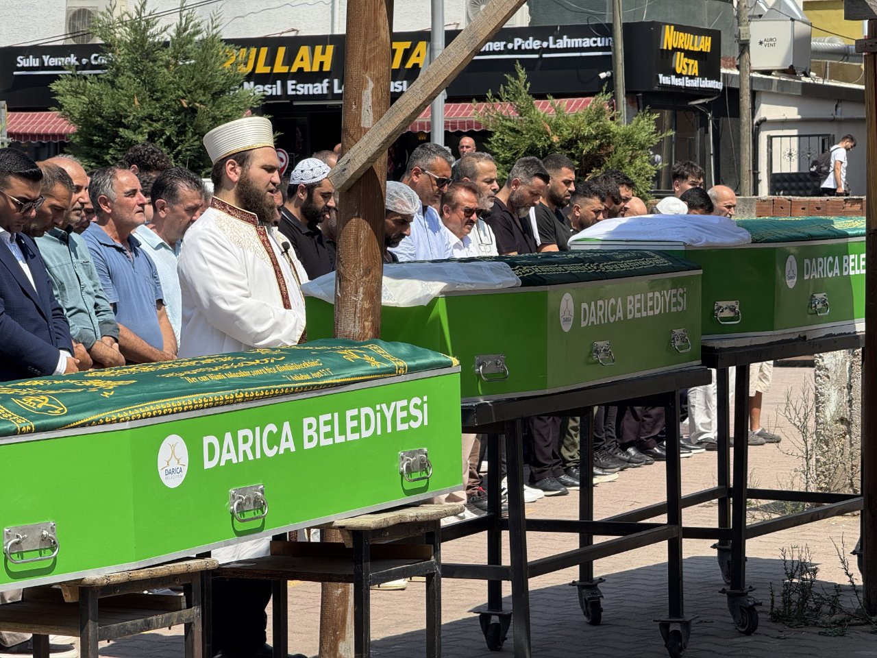 cesetleri-bulunan-3-kardes-gozyaslariyla-defnedildi-dogum-gununde-topraga-girdi-1810901202608221506202608221506492-040618