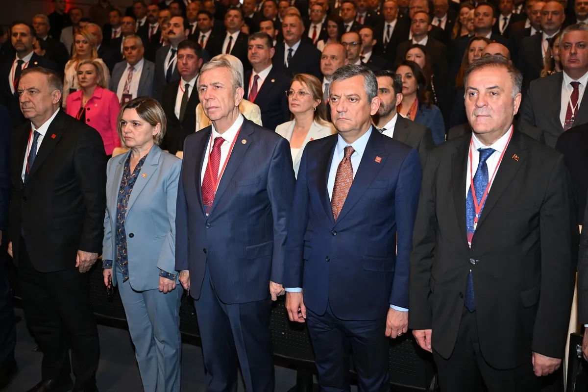 0x0-chpde-yerel-husumet-vahap-secer-once-yavas-ve-imamoglunu-bombaladi-sonra-karalari-ozelin-otobusune-alinmayan-b-1777292133698-1-125406