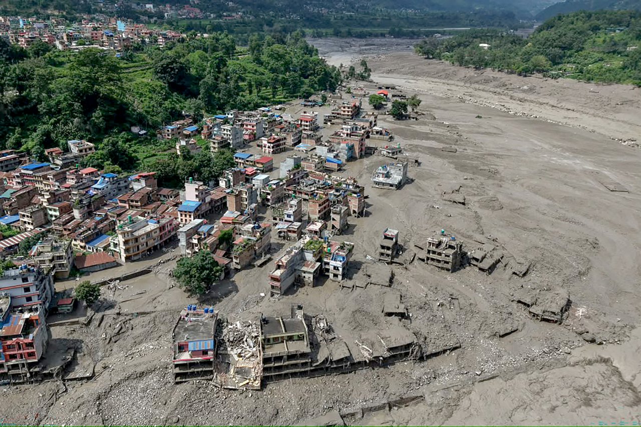nepalde-siddetli-sel-felaketi-cok-sayida-olu-var-390-kisiden-haber-alinamiyor-1811742202608261443202608261443044-051334