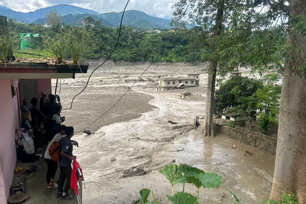 nepalde-siddetli-sel-felaketi-cok-sayida-olu-var-390-kisiden-haber-alinamiyor-1811742202608261443202608261443068-051332