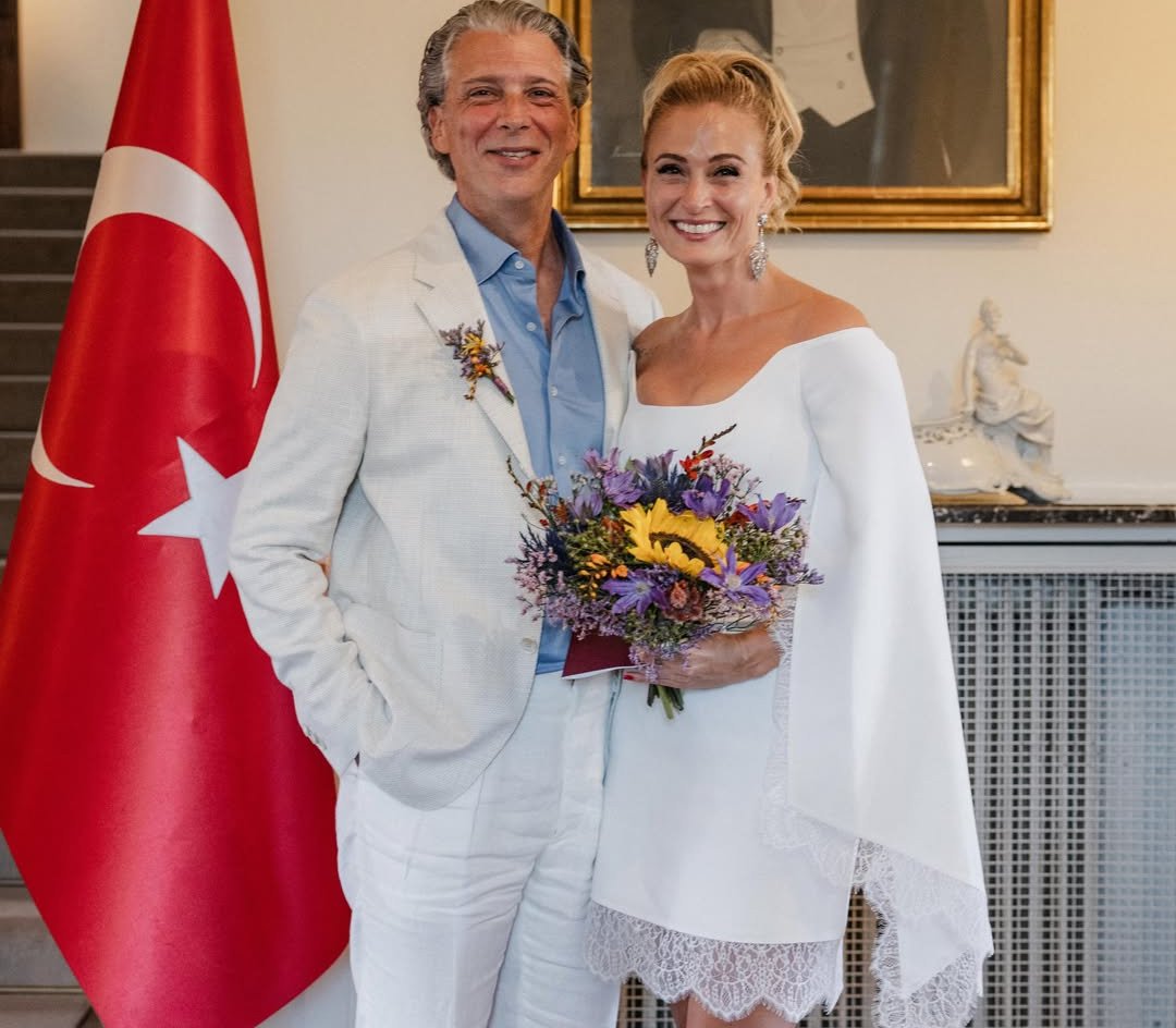 ceyda-duvenci-ile-guclu-mete-yurt-disinda-evlendi-iste-nikahtan-kareler-1812411202608291416202608291416083-042206