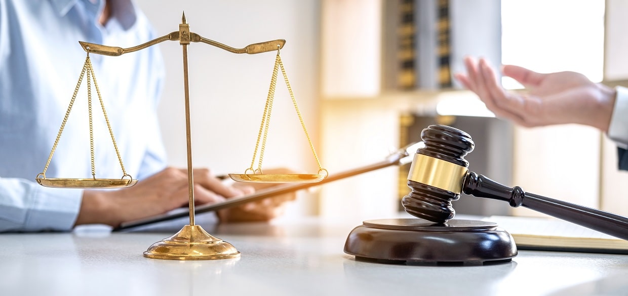 lawyers-consulting-office-min-101602