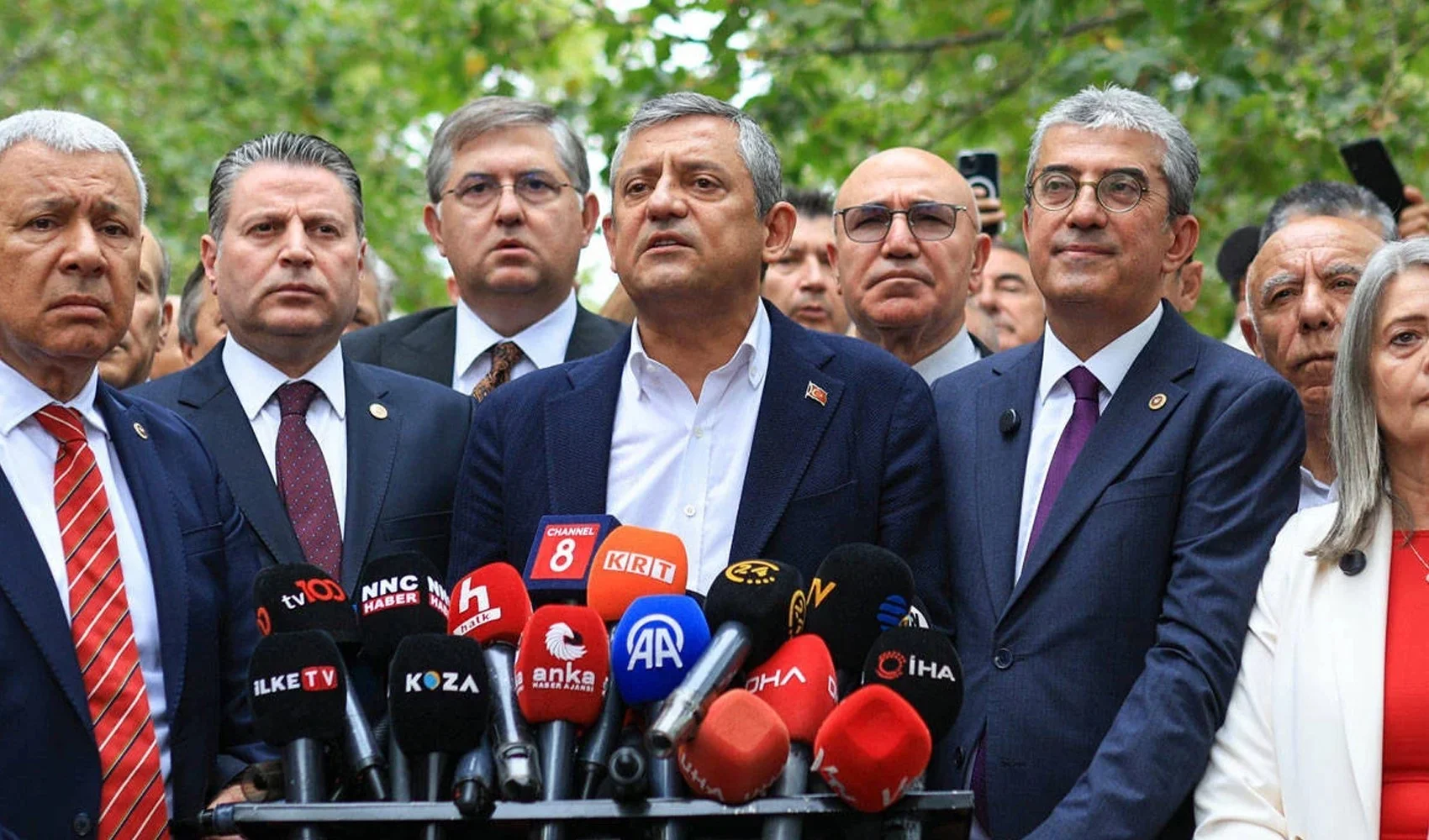 kapakyeni-parti-resmen-kuruldu-ozgur-ozele-ilk-tebrik-telefonu-cumhur-ittifakindan-geldi-280088-114131