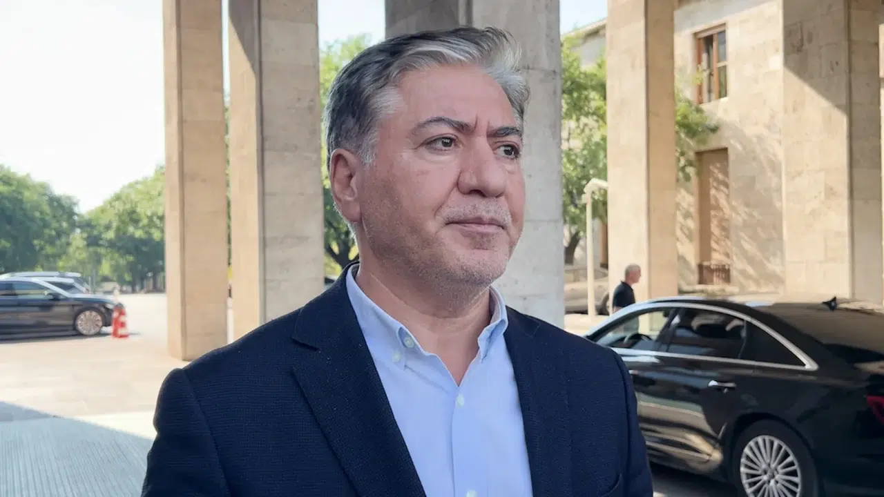 lkw7-murat-emirden-manisa-il-baskaninin-gozaltisina-tepki-siyasi-intikam-projesi-041333