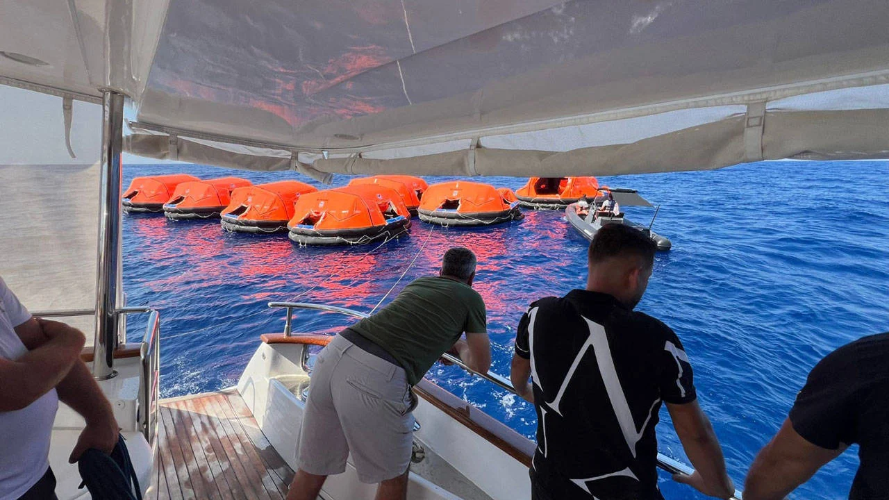 girne-aciklarinda-batan-geminin-goruntuleri-ortaya-cikti-021732