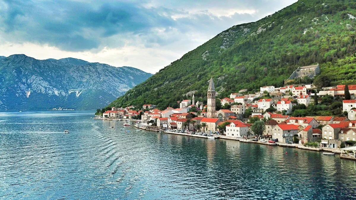karadagin-sakli-cenneti-kotor-korfezinde-muhtesem-bir-tatil-deneyimi-011751
