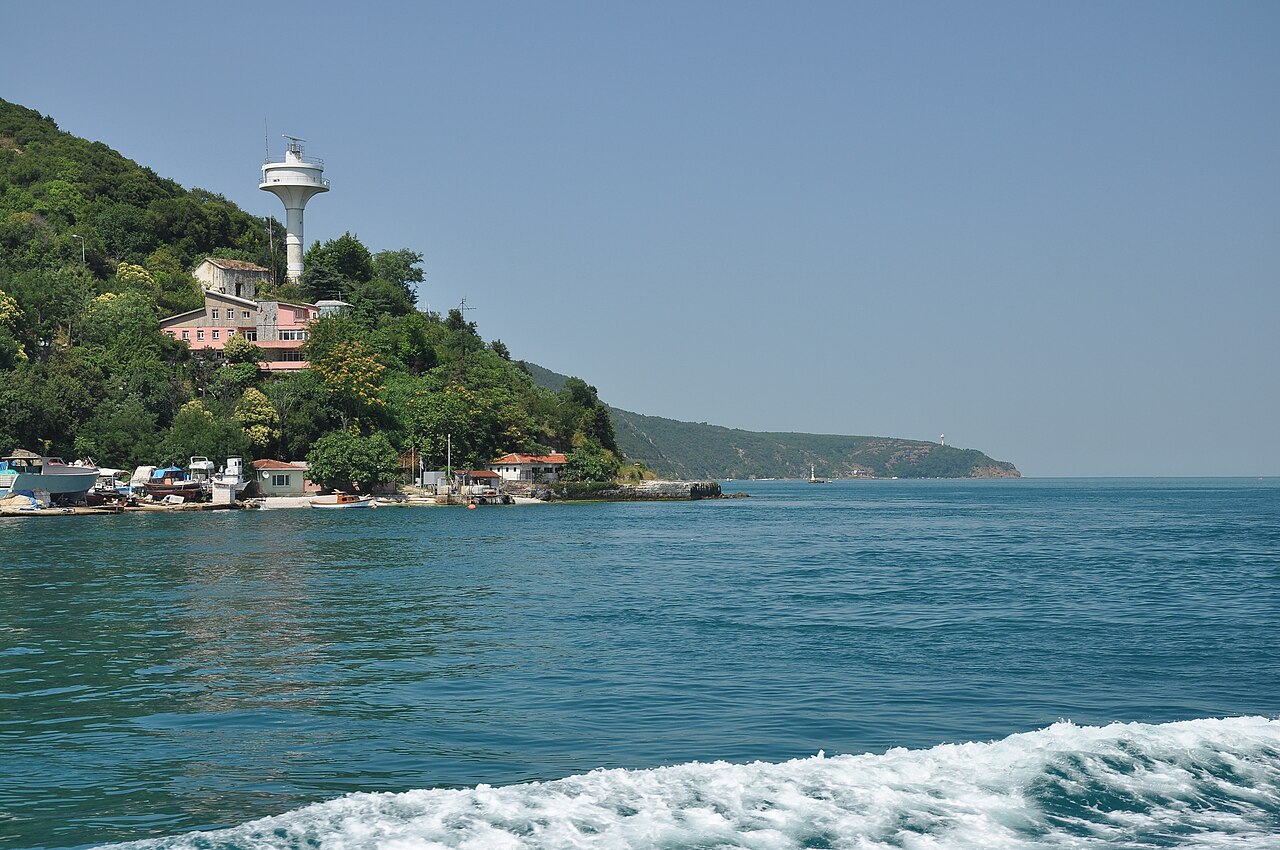 sariyertowninistanbulturkey003-105623