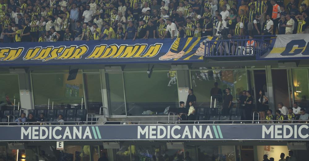 aw79963001-033924