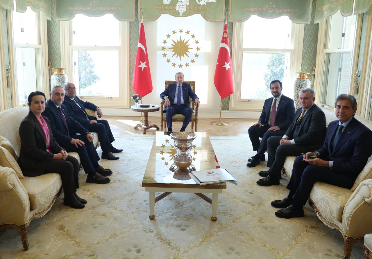 cumhurbaskani-erdogan-3-belediye-baskanini-kabul-etti-1820147202610021629202610021629341-053128