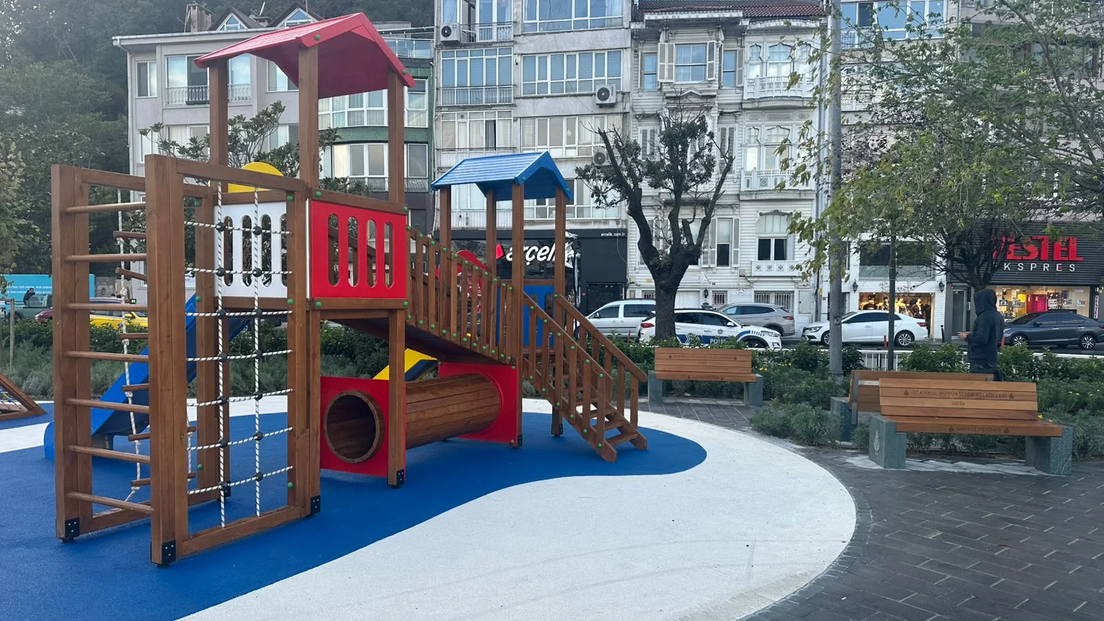 Sarıyer'in merkezi manzaralı parkına kavuştu!