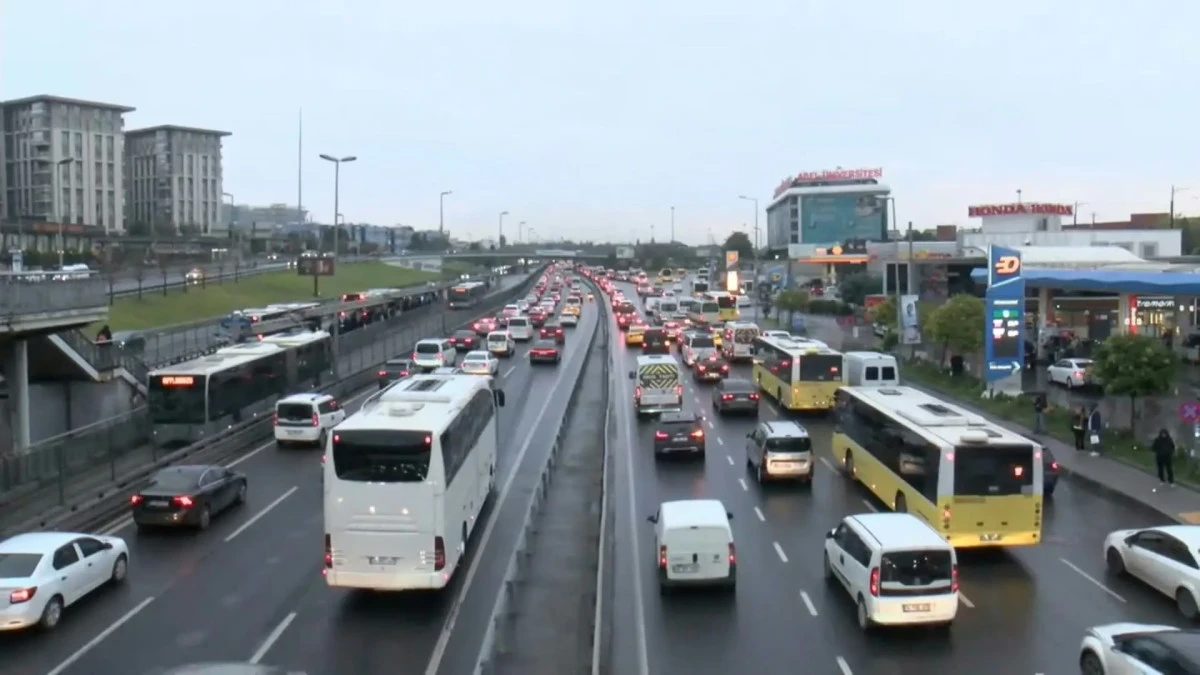 İstanbul Trafiğinde Yağmur Etkisi: Yoğunluk Yüzde 74’e Ulaştı