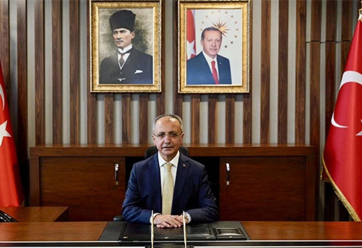 Ümraniye Kaymakamı Yüksel Çelik'ten Regaip Kandili Mesajı: Huzur ve Bereket Dilekleri