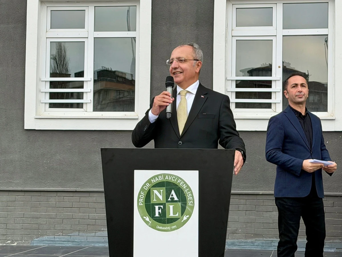 Ümraniye Kaymakamı Yüksel Çelik Prof. Dr. Nabi Avcı Fen Lisesi Bayrak Töreninde Öğrencilerle Buluştu: Eğitim Geleceğimizi Şekillendiriyor