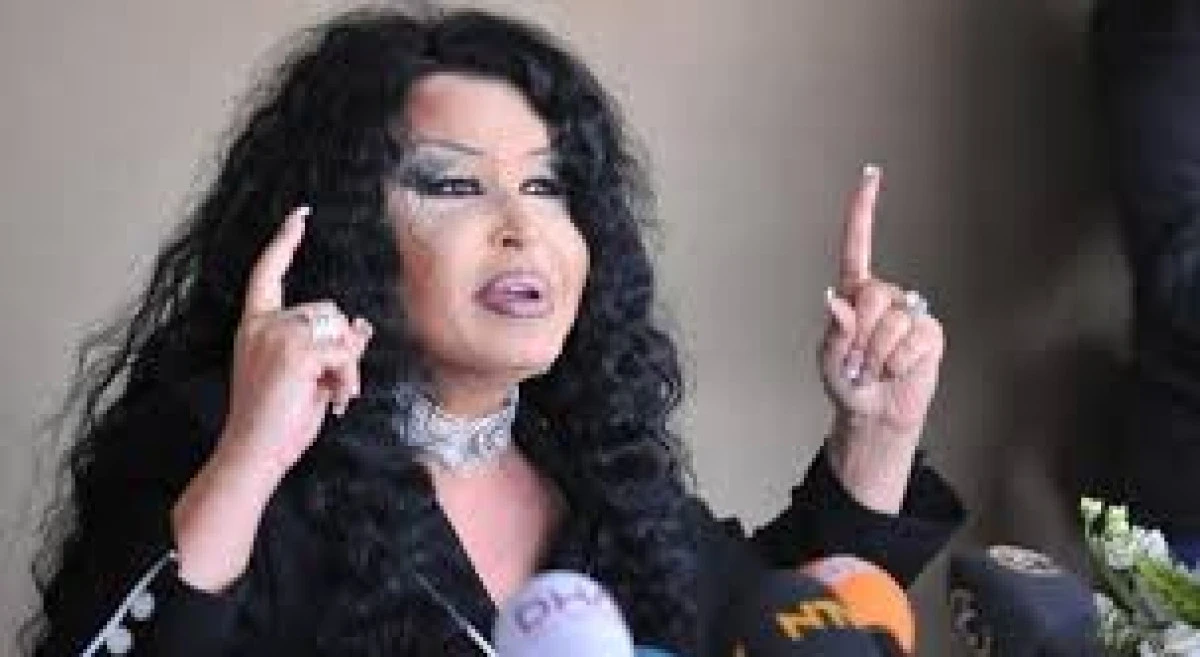 Bülent Ersoy: Türkiye'de magazin ve sosyal medya gündeminin üst sıralarında yer alıyor.
