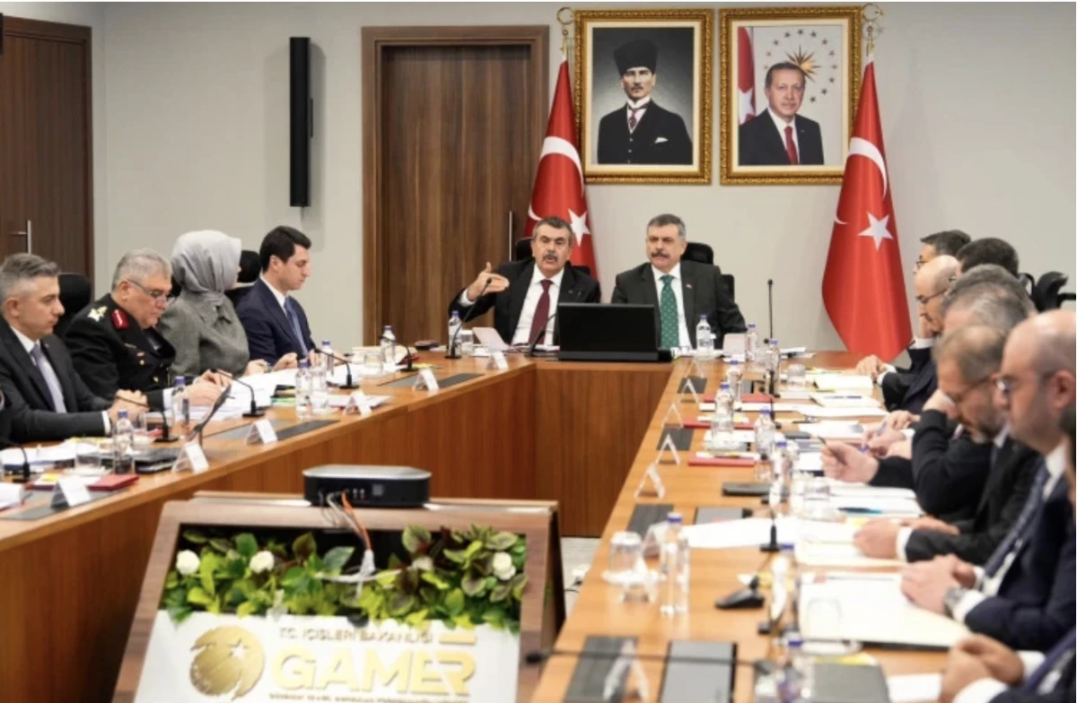 Okullarda Güvenlik Toplantısı: İçişleri ve Milli Eğitim Bakanları Acil Önlemleri Masaya Yatırdı!