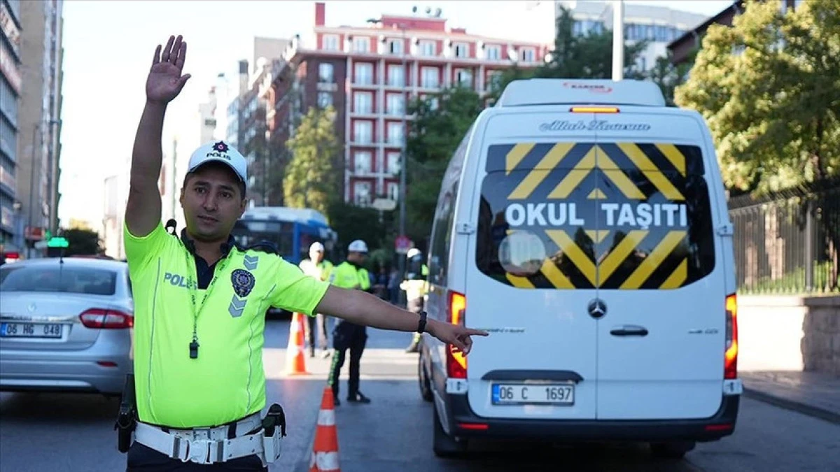 Okul Servisi Denetimleri Artıyor: ‘Okul Taşıtı’ Yazısı Olmayan Araca 2.719 TL Ceza! Öğrenci Güvenliği İçin Jandarma Alarmda