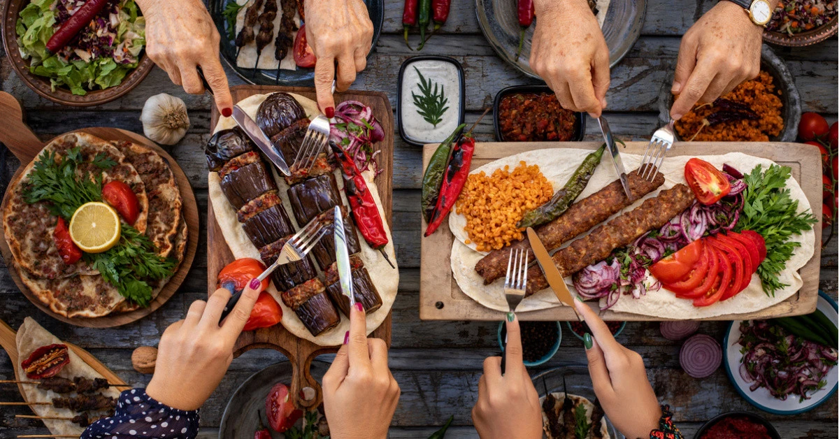 Türkiye'nin En Çok Sipariş Edilen Yemekleri 2025: Hamburger Zirveyi Kaparken Döner Üçüncü Oldu!