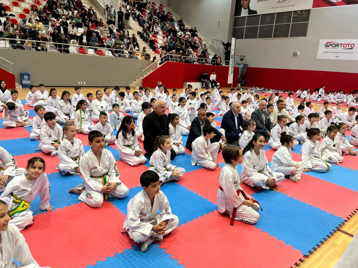 GAZİOSMANPAŞA’DA SPOR ŞÖLENİ! 300 SPORCU, 700 VELİ, TEK YÜREK BÜYÜK ORGANİZASYON