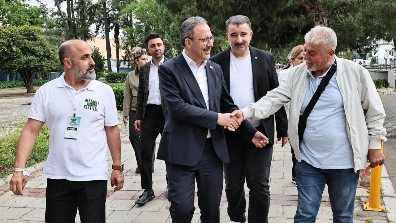 İZMİR KÜLTÜRPARK’TA ‘’İZMİR ALSANCAK FITNESS FESTİVALİ’’ YOĞUN KATILIMLA GERÇEKLEŞTİ
