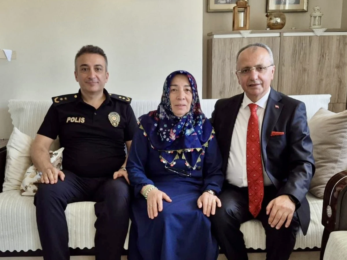 Ümraniye Kaymakamı Yüksel Çelik Şehit Ailesi ve Gaziyi Bayramda Ziyaret Etti
