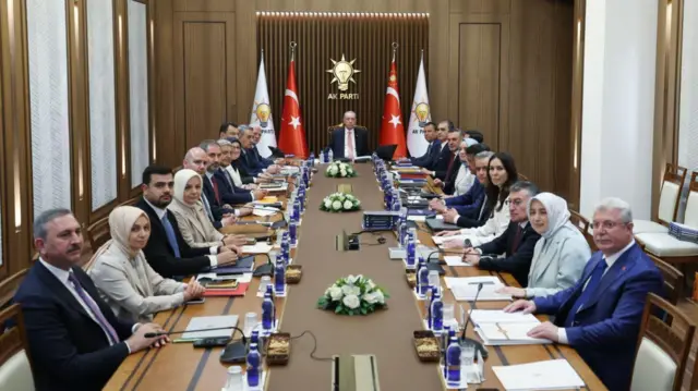 AK Parti’de Teşkilat Şoku: 4 İl Başkanı Görevden Alındı, 10 Büyükşehir İçin Değişim Bekleniyor