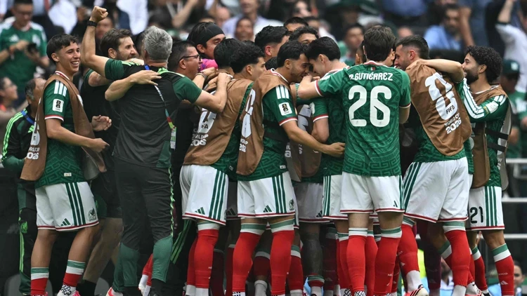 Meksika Dünya Kupası'na Galibiyetle Başladı: Güney Afrika'yı 2-0 Mağlup Etti
