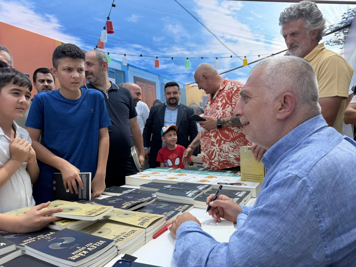 Metin Küllünk’ten Yoğun Katılımlı İmza Günü
