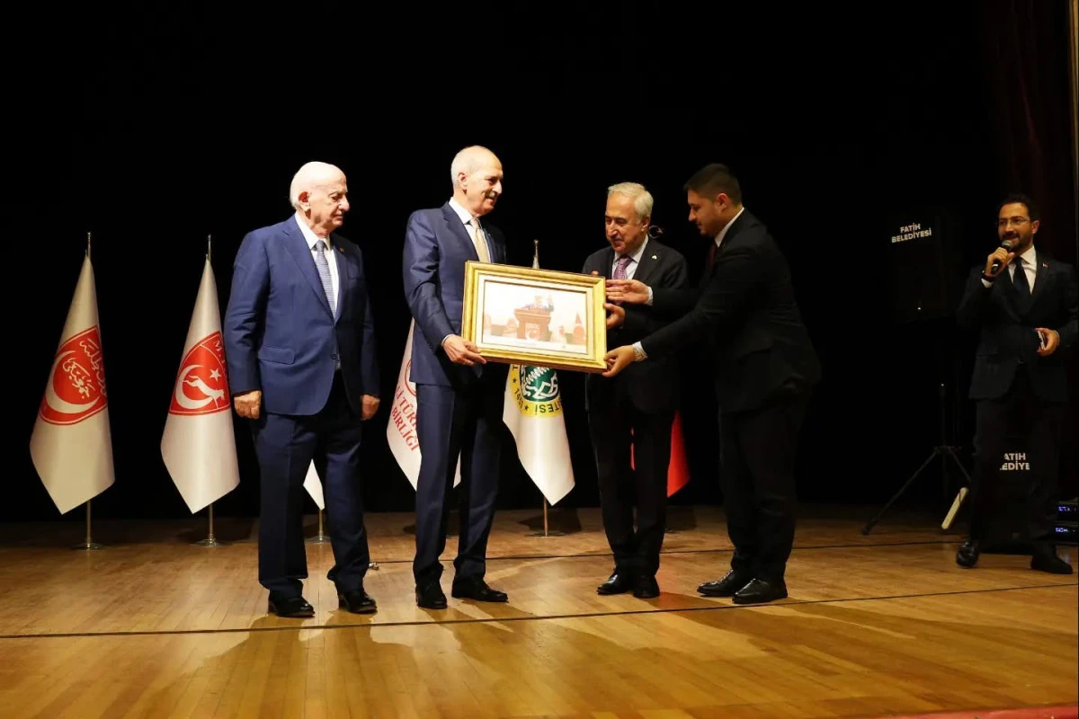 İstanbul Üniversitesi ve MTTB’den “Siyaset Okulu” Mezuniyet Töreni