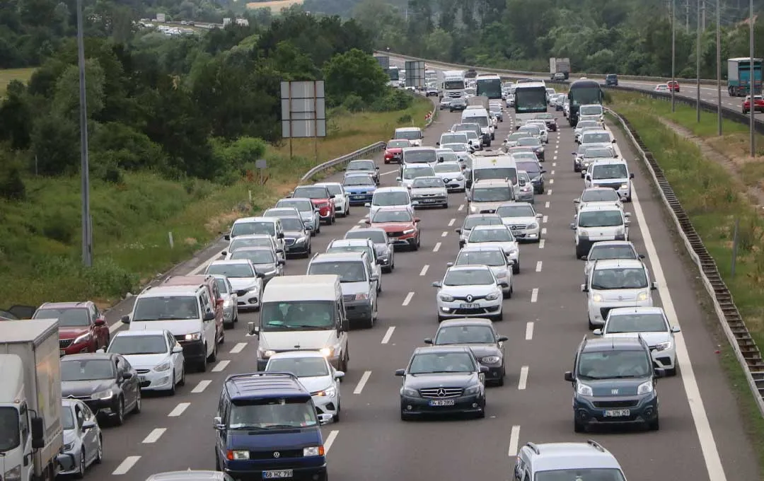 Şoförler dikkat: Anadolu Otoyolu'nun Kocaeli kesimi Ankara yönü trafiğe kapatılıyor
