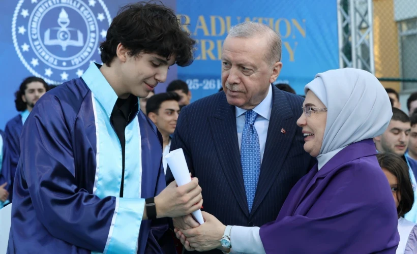 Başkan Erdoğan, torunu Ömer Tayyip Erdoğan'a diplomasını verdi