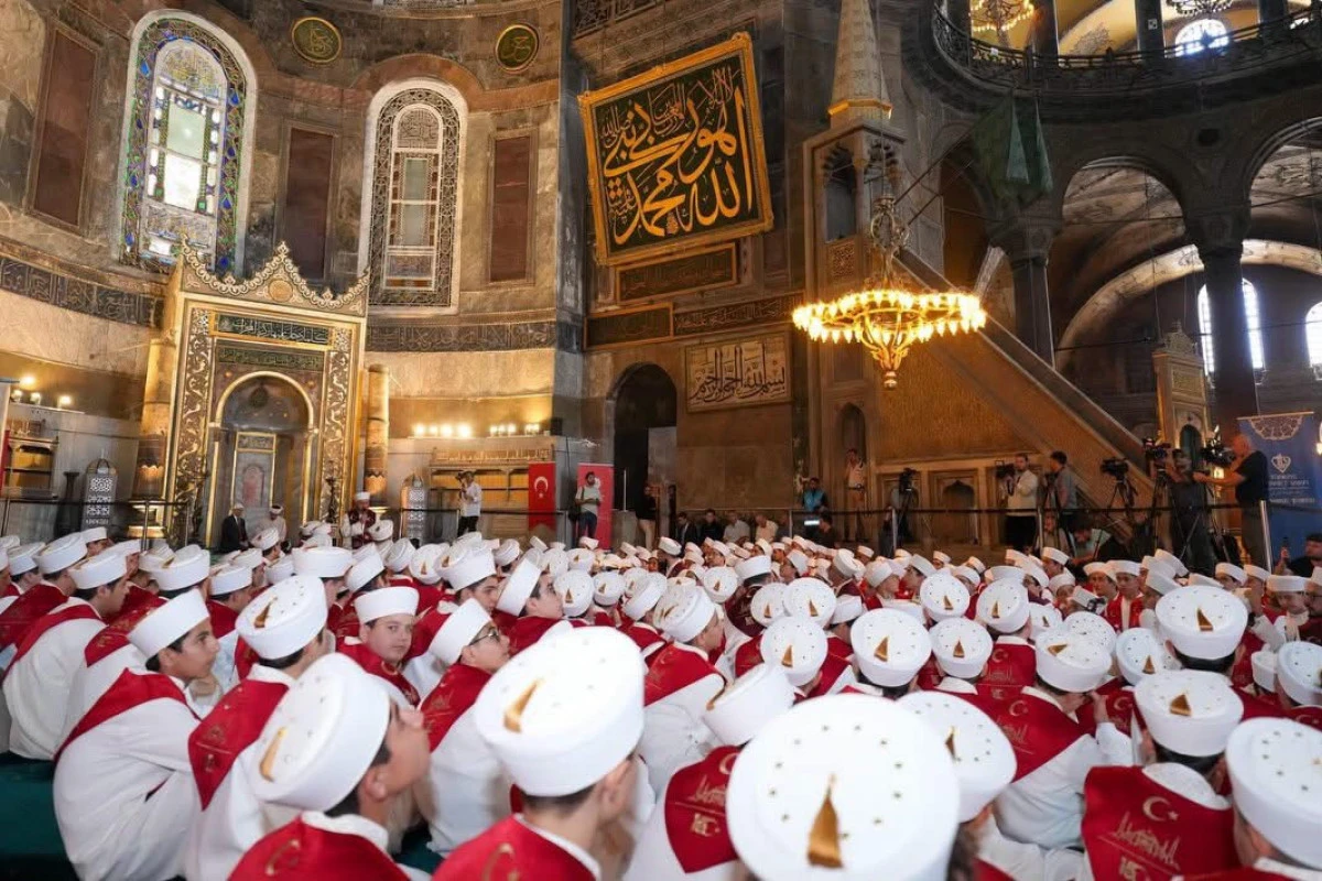 15 Temmuz Şehitlerimize 253 Hatim ile Ayasofya’da Dualar Yükseldi