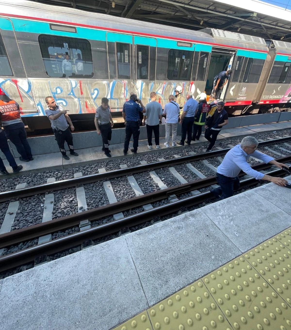 SON DAKİKA | Marmaray Söğütlüçeşme İstasyonu'nda üzücü olay: Seferlerde gecikme yaşanıyor