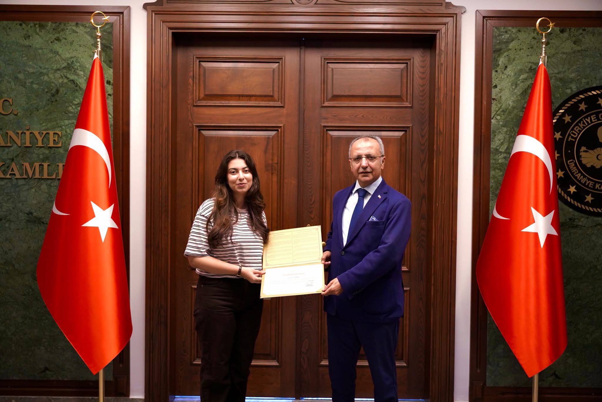 Ümraniye Kaymakamı Yüksel Çelik, YKS’de Derece Yapan Öğrencileri Makamında Ağırladı