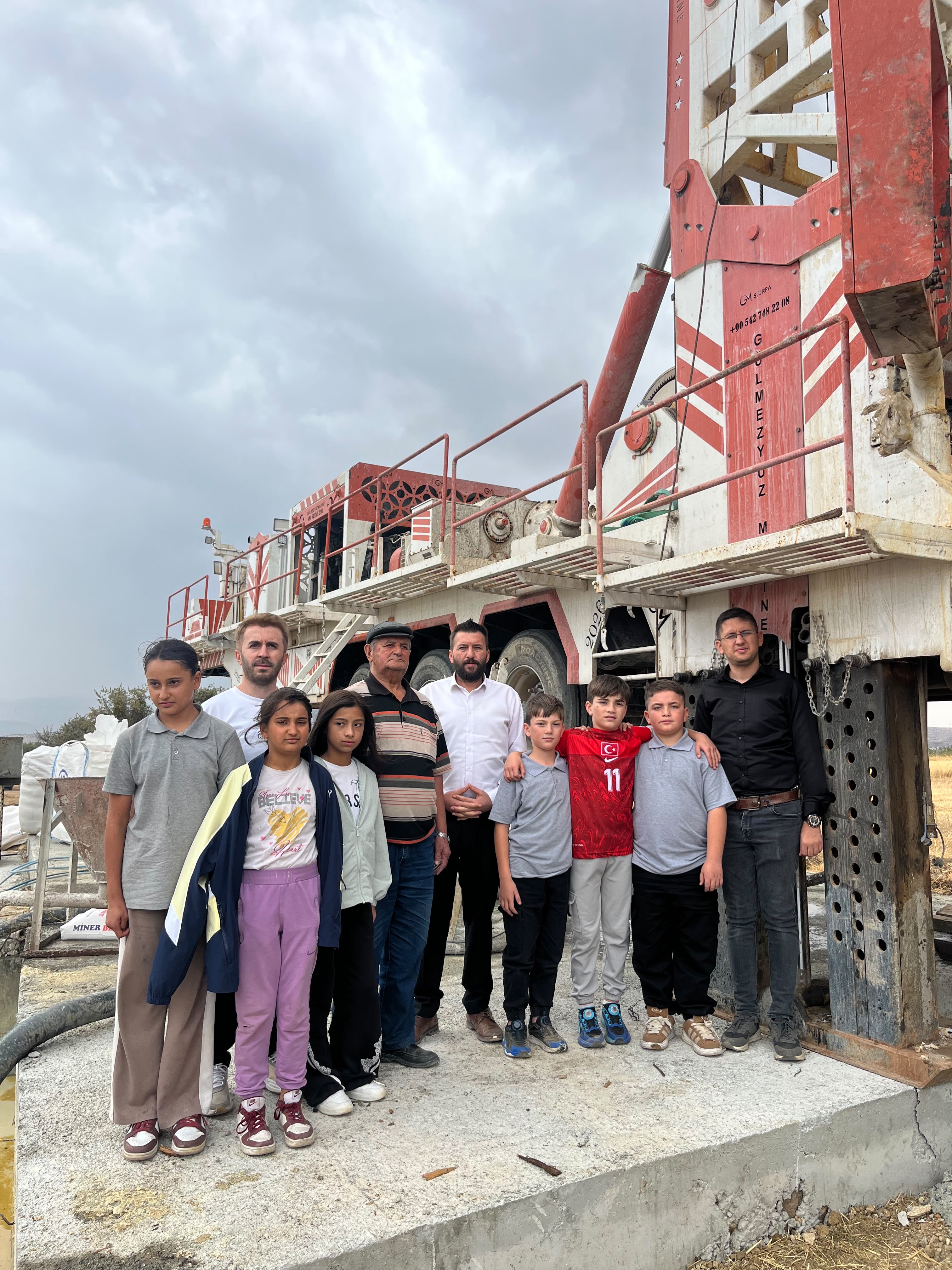 AKHARIM’DA TARİHİ GÜN: JEOTERMAL SICAK SU SONDAJ ÇALIŞMALARI BAŞLADI