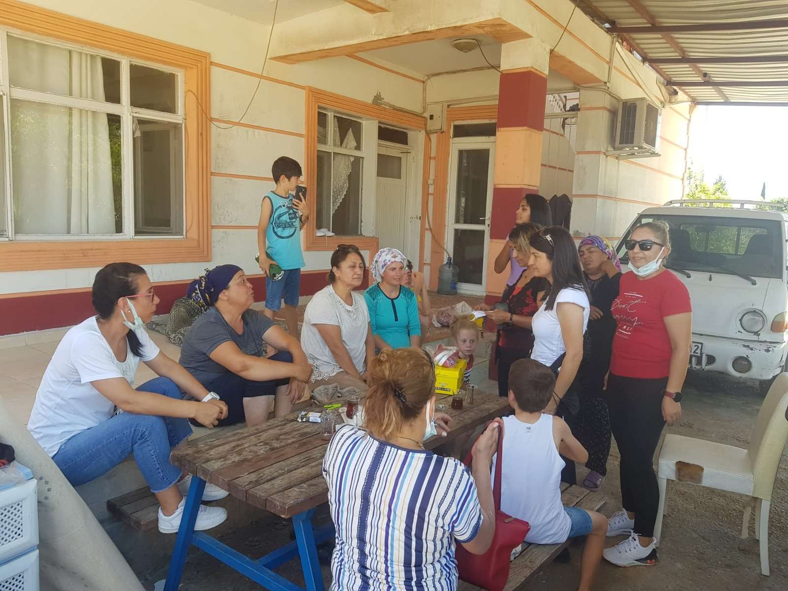 CHP'li kadınlar, yoksul çocukların yüreğine dokundu