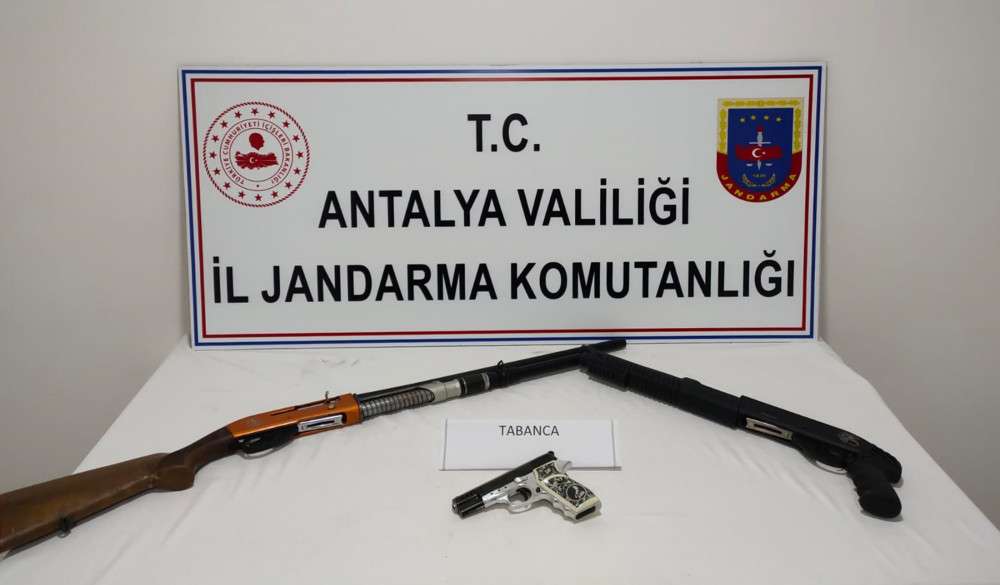 Silah kaçakçıları yakalandı