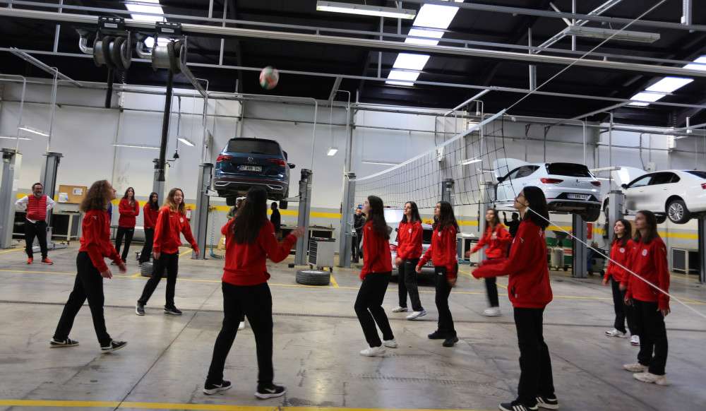 Tamirhanede voleybol maçı