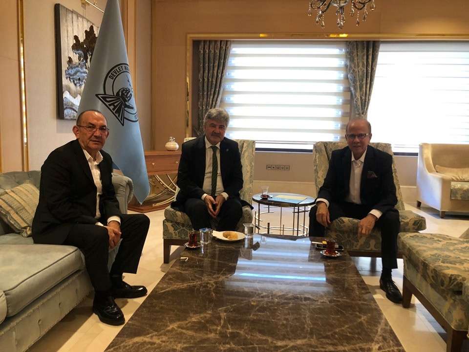 Sahte il başkanı protokol karşılamasında