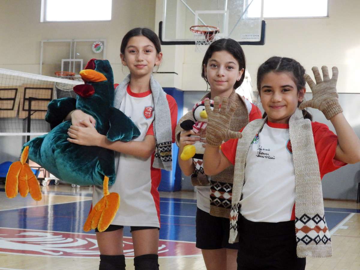 Kepez'den depremzede çocuklara oyuncak 