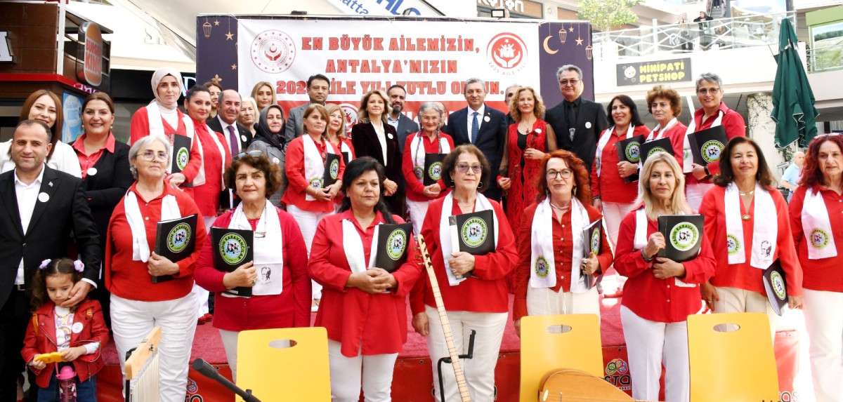 Antalya'da türkü dolu gece