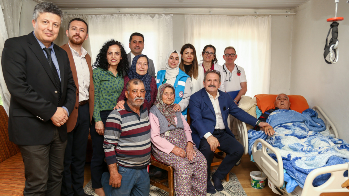 Sağlık Müdürü'nden 92 yaşındaki çifte ziyaret  