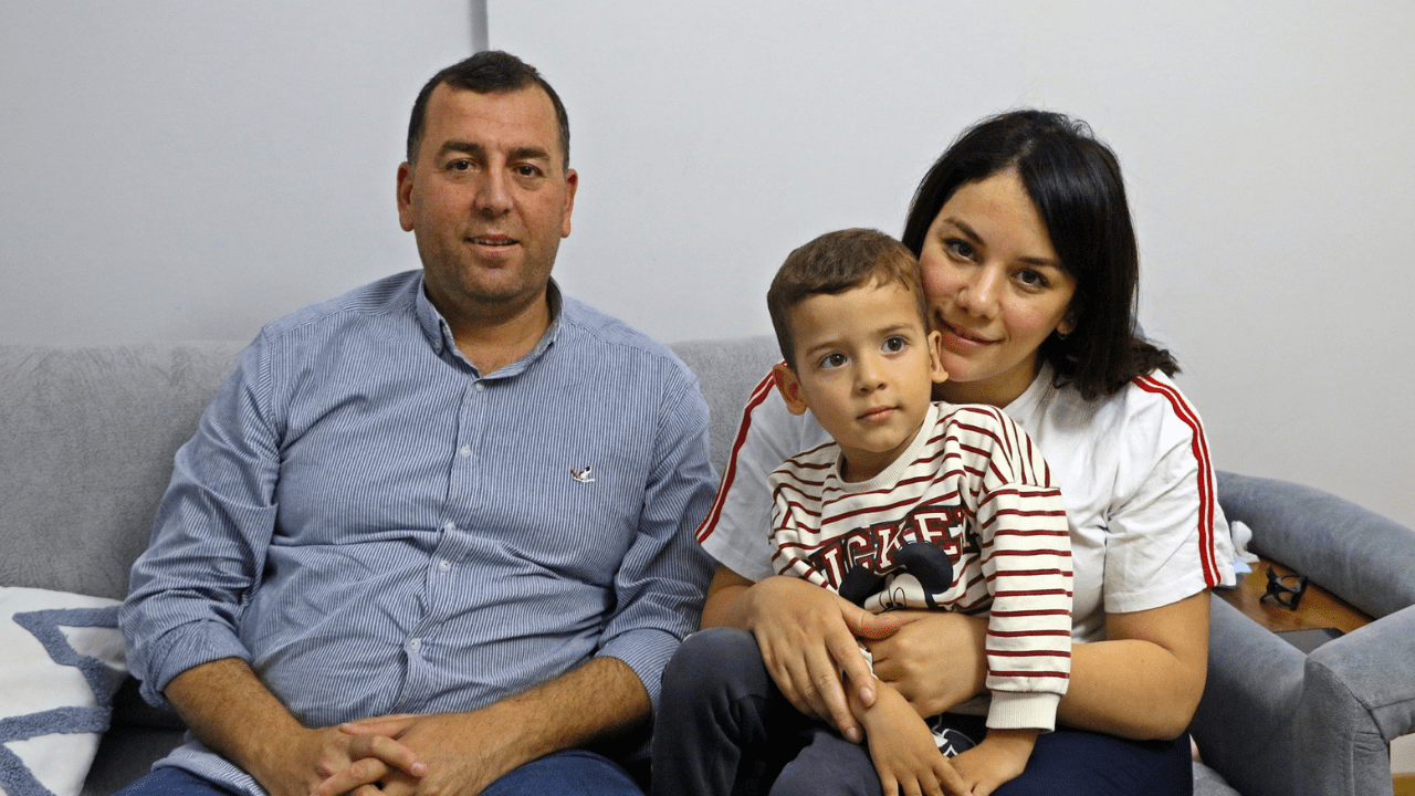 Kaybolan 3 yaşındaki çocuk 8 saat sonra parkta bulundu  