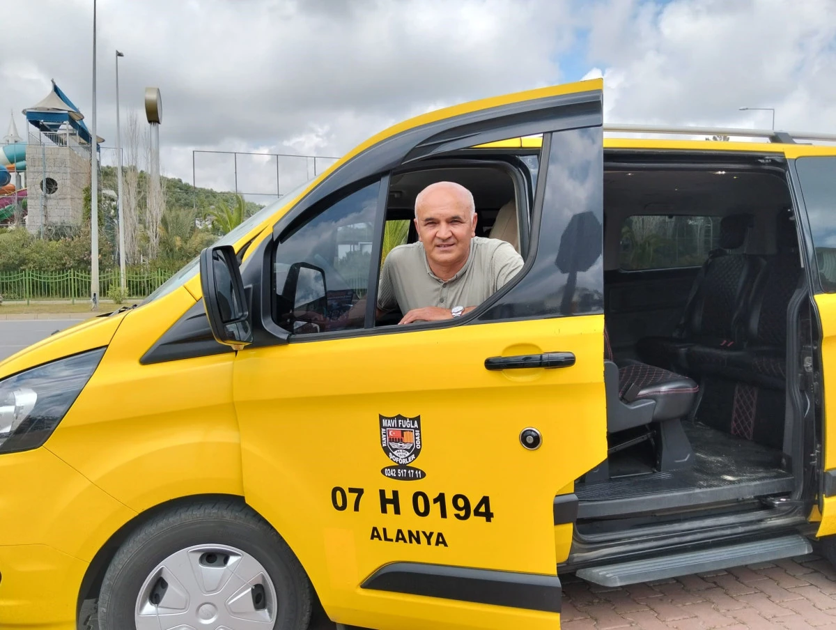 Takside unutulan 18 bin 300 euroyu sahibine teslim etti