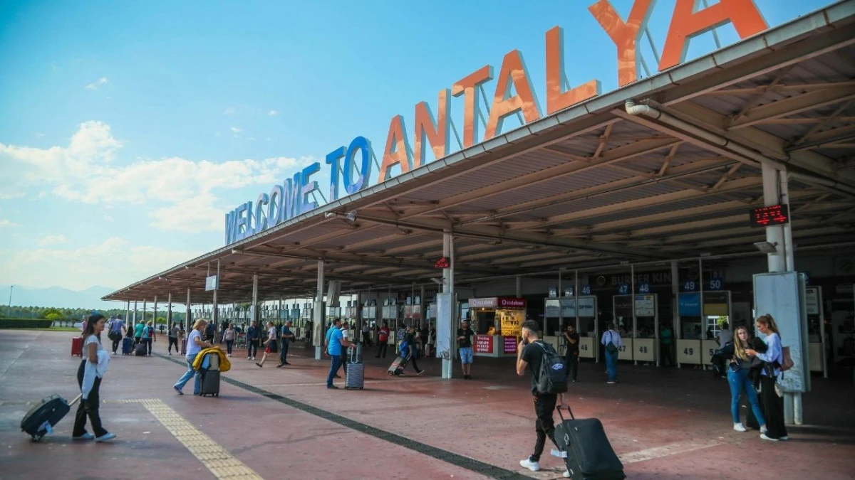 Antalya'da turist sayısı 12,8 milyonu aştı  