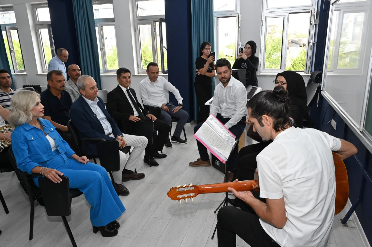 Kocagöz'den müzik sınıfı