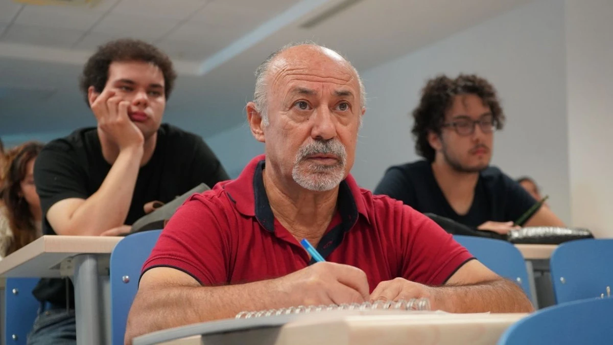 63 yaşında yeniden üniversite öğrencisi  