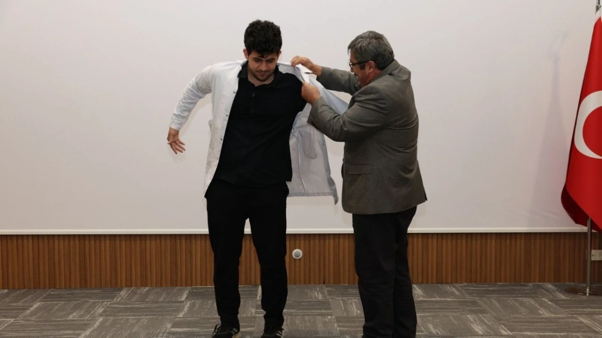 ALKÜ'lü Diş Hekimliği Fakültesi öğrencileri beyaz önlüklerini giydi 